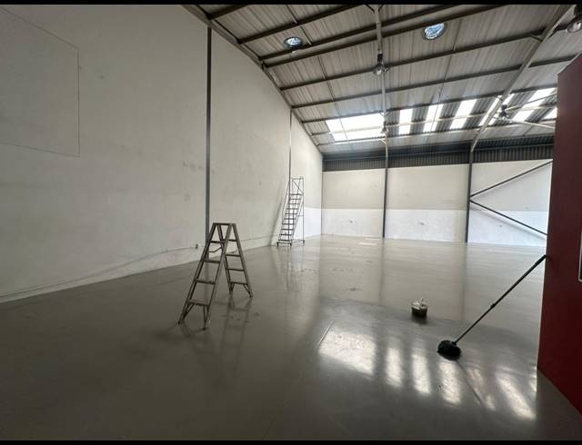 615M² WAREHOUSE TO LET IN KYALAMI